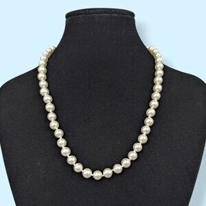 V. Glass Pearl Knotted Necklace